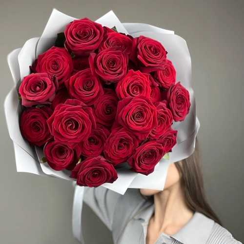 «Королевский бархат» – 25 роскошных красных роз из Эквадора  Петрозаводск Республика Карелия