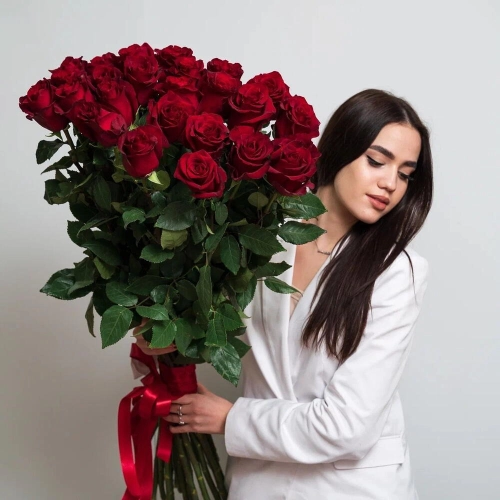 Роскошный букет «Эксплорер» – 25 красных роз для самых важных моментов Петрозаводск Республика Карелия