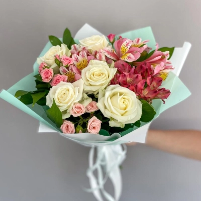 Букет «Николь» – изысканное сочетание роз, кустовых роз и альстромерий Петрозаводск Республика Карелия