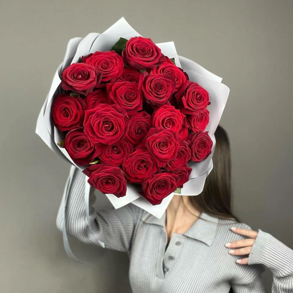 «Королевский бархат» – 25 роскошных красных роз из Эквадора  Петрозаводск Республика Карелия