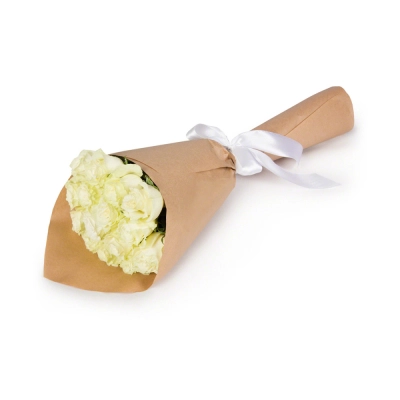 Букет из белых роз в крафте Петрозаводск Республика Карелия