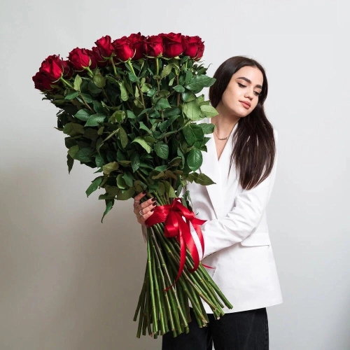 Роскошный букет из 51 красной розы – воплощение безграничной любви Петрозаводск Республика Карелия